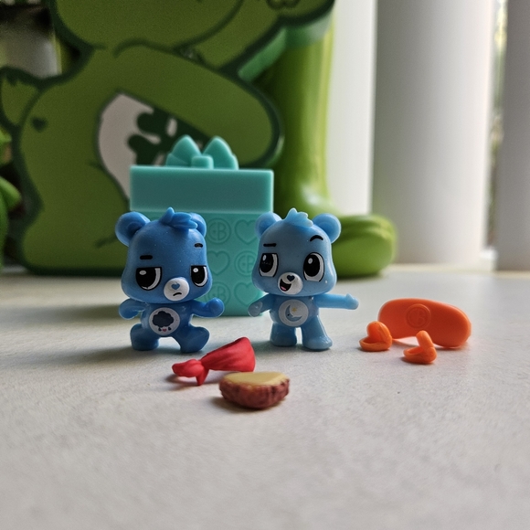Care Bears Lil' Besties Mini Figures Blind Box - Picture 3 of 8